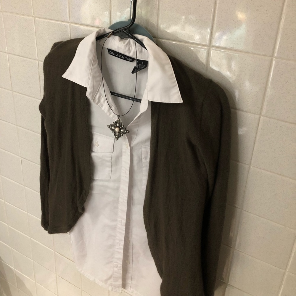 🌺 SALE 2/$12 3/$15 100% Cashmere cardi so soft!!